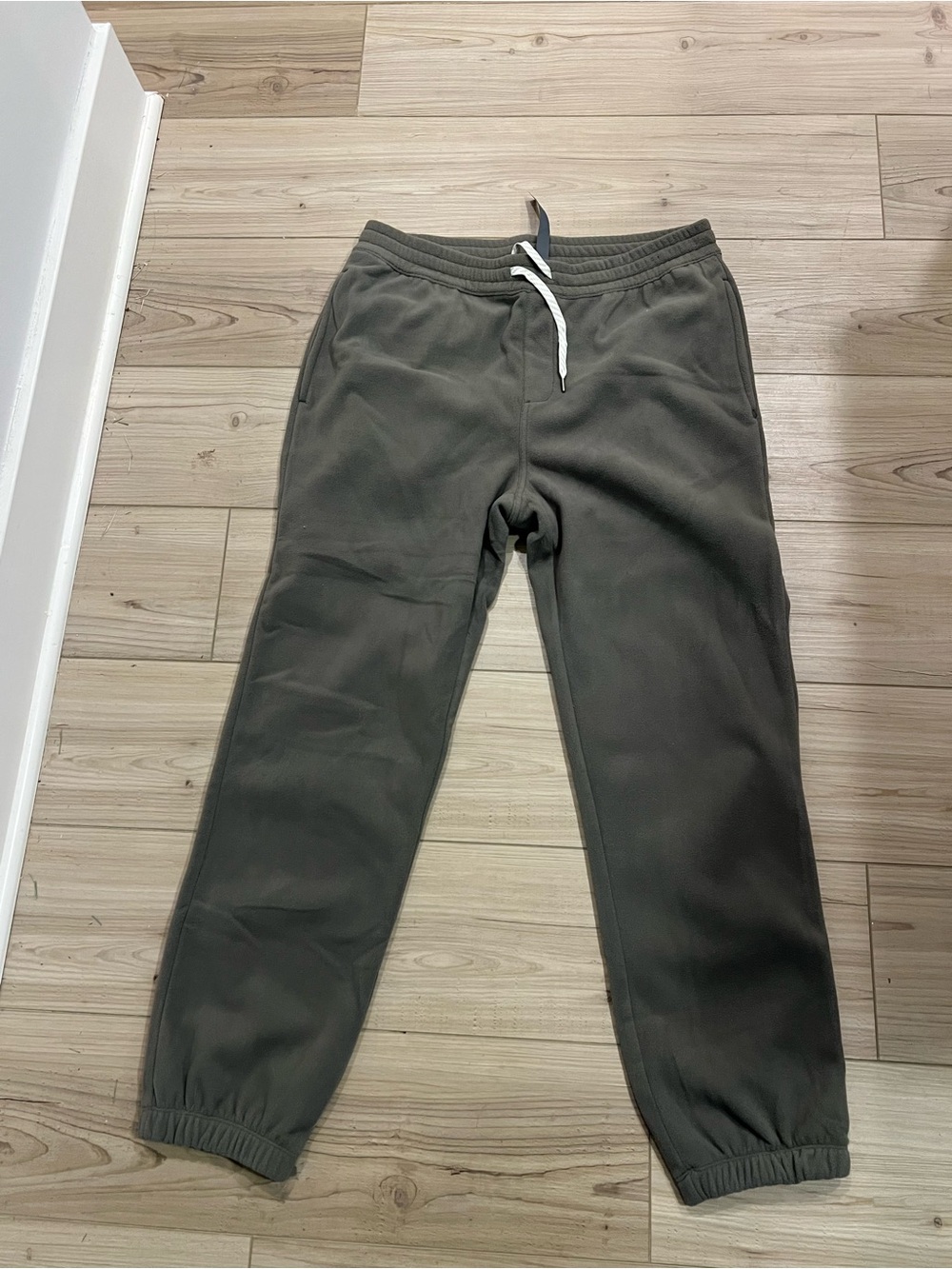 Vuori Olive Green Sweat Joggers with White Drawstring
